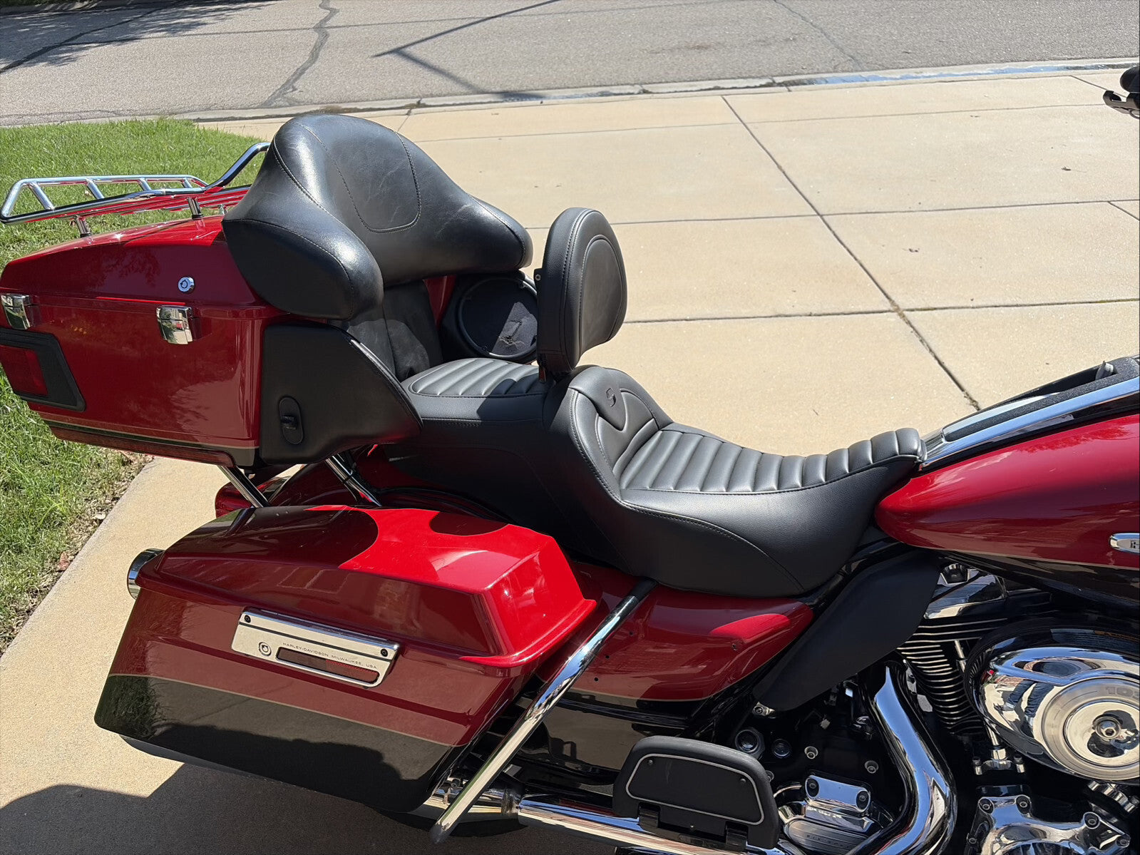 Saddlemen Roadsofa Tuck n Roll Gel Seat & Backrest for 2008-2025 Harley Touring