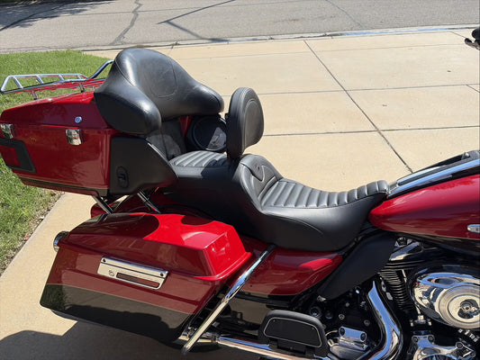 Saddlemen Roadsofa Tuck n Roll Gel Seat & Backrest for 2008-2025 Harley Touring