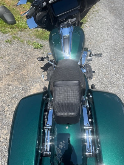 Le Pera Tailwhip Daddy Long Legs Seat for 2023-2025 Harley Touring Road Glide