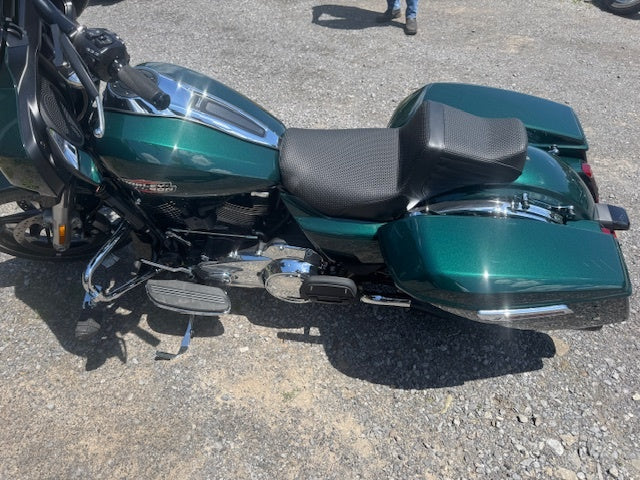 Le Pera Tailwhip Daddy Long Legs Seat for 2023-2025 Harley Touring Road Glide