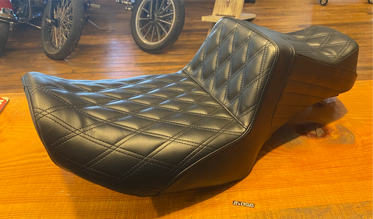 Le Pera Tailwhip Daddy Long Legs Seat for 2023-2025 Harley Touring Road Glide