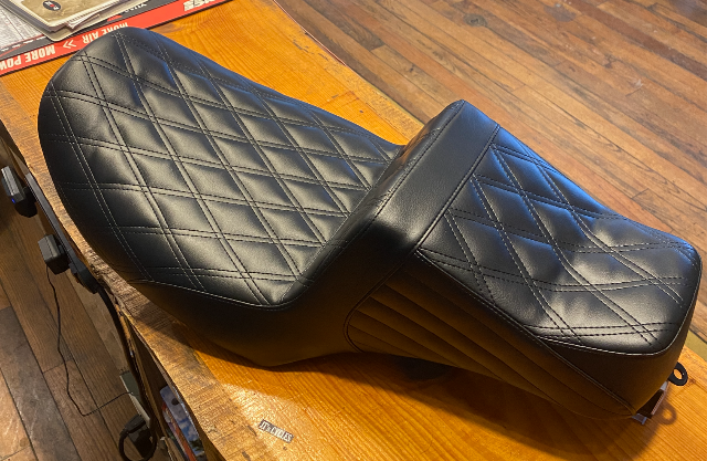 Le Pera Tailwhip Daddy Long Legs Seat for 2023-2025 Harley Touring Road Glide