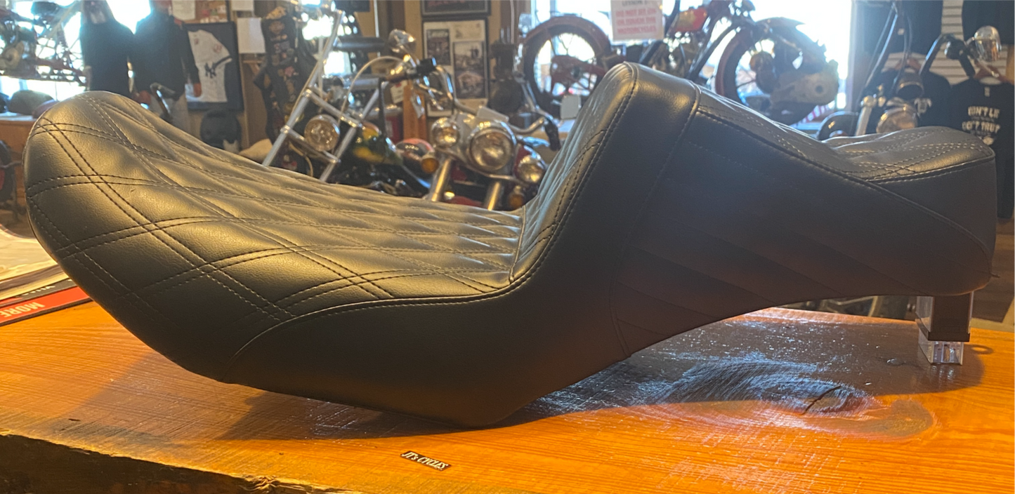 Le Pera Tailwhip Daddy Long Legs Seat for 2023-2025 Harley Touring Road Glide