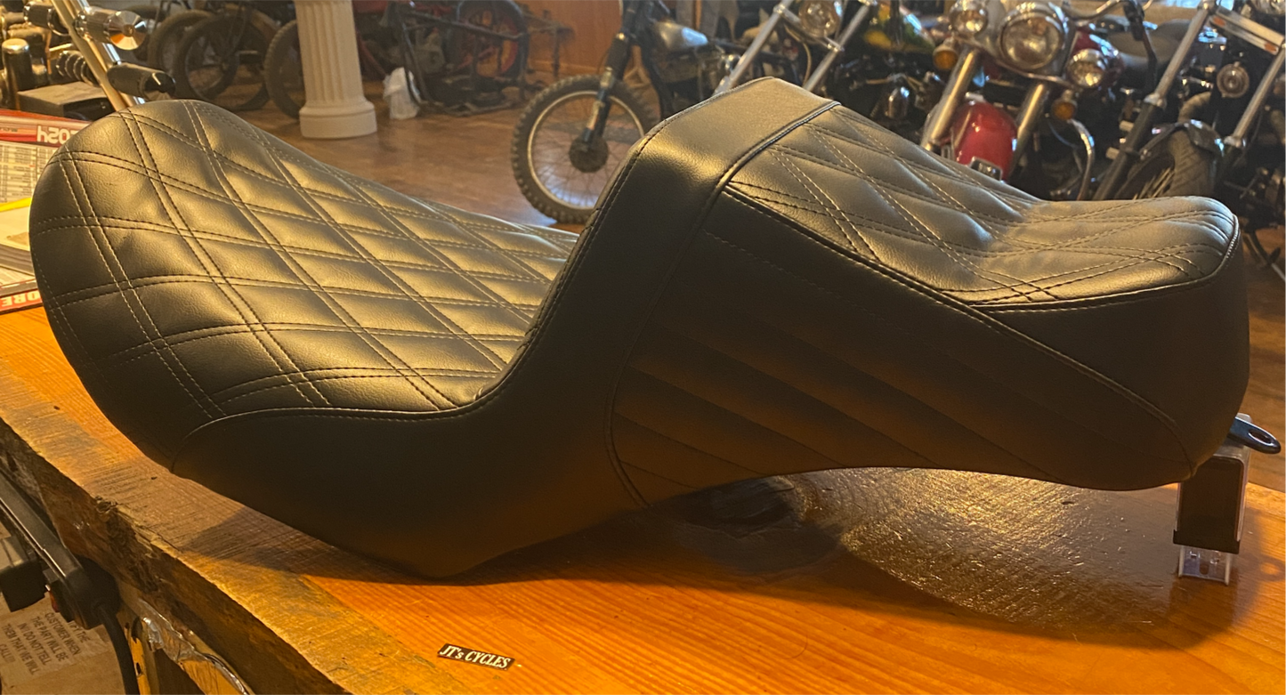 Le Pera Tailwhip Daddy Long Legs Seat for 2023-2025 Harley Touring Road Glide