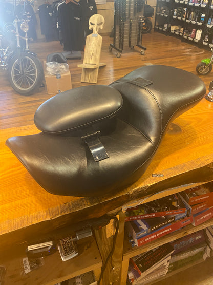 Le Pera Maverick Smooth Daddy Long Legs Seat Backrest for 2023-26 Harley Touring