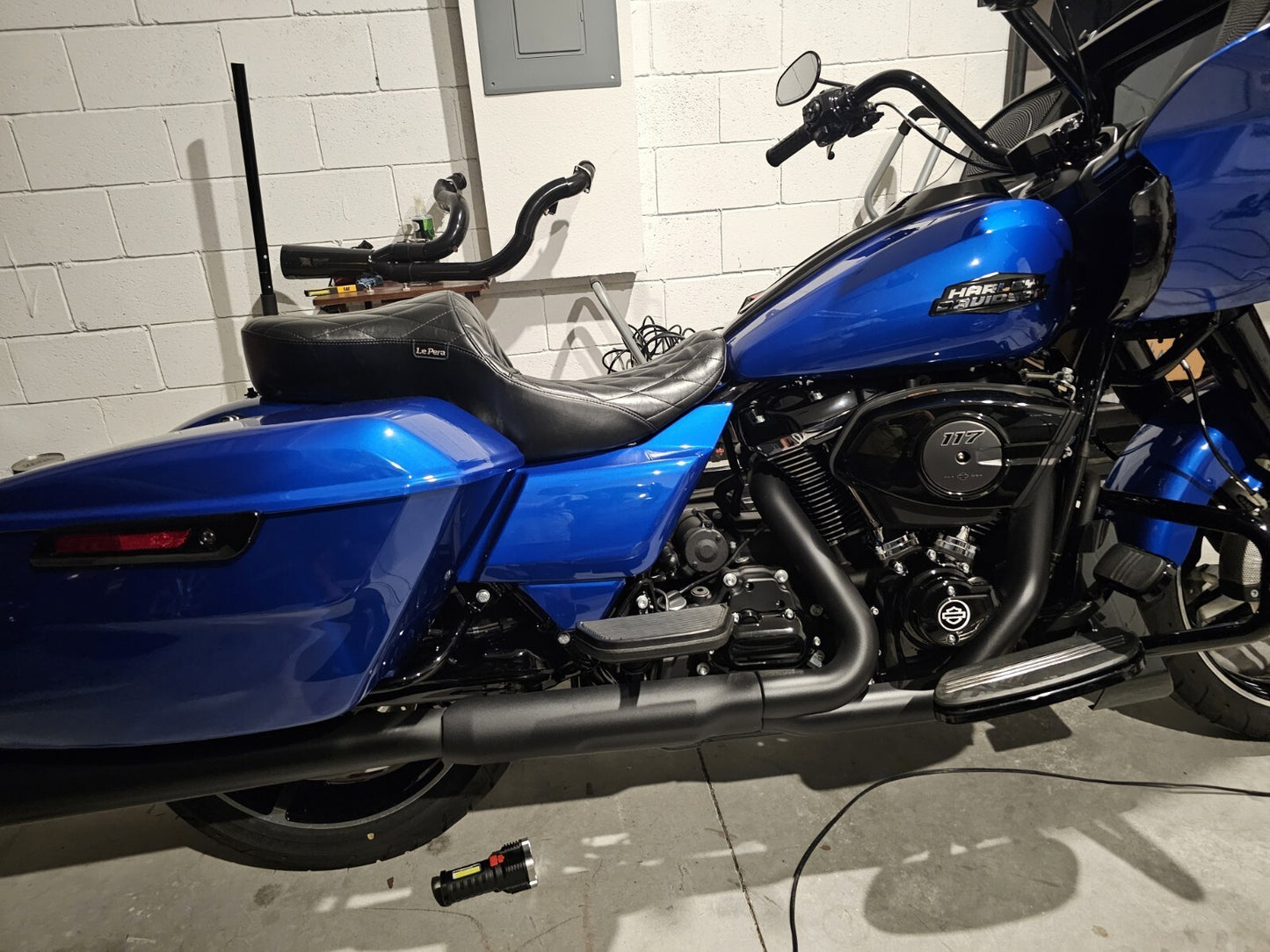 Le Pera Maverick Comfortable Seat for 2023-2025 Harley Touring Road Street Glide