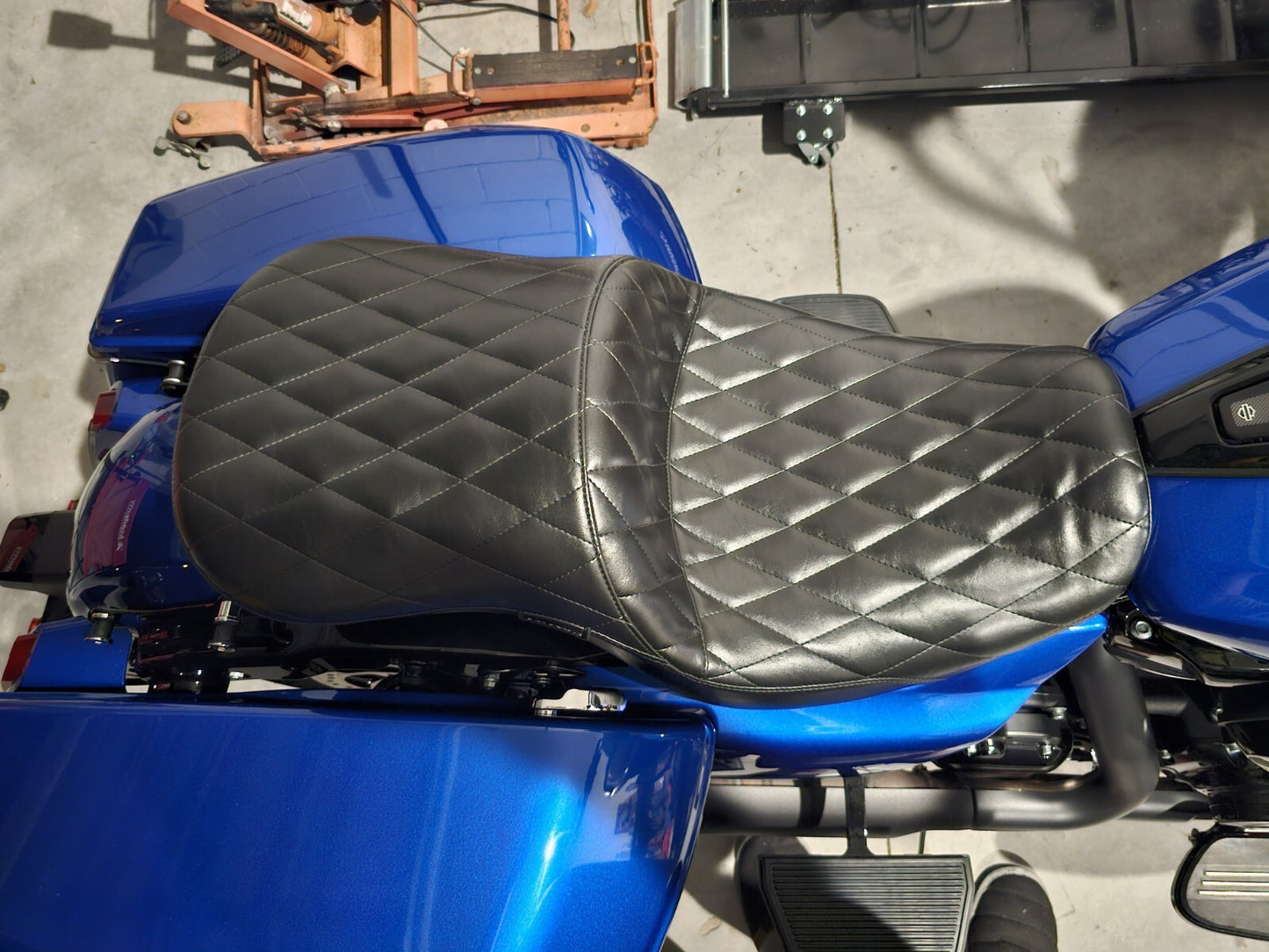 Le Pera Maverick Comfortable Seat for 2023-2025 Harley Touring Road Street Glide