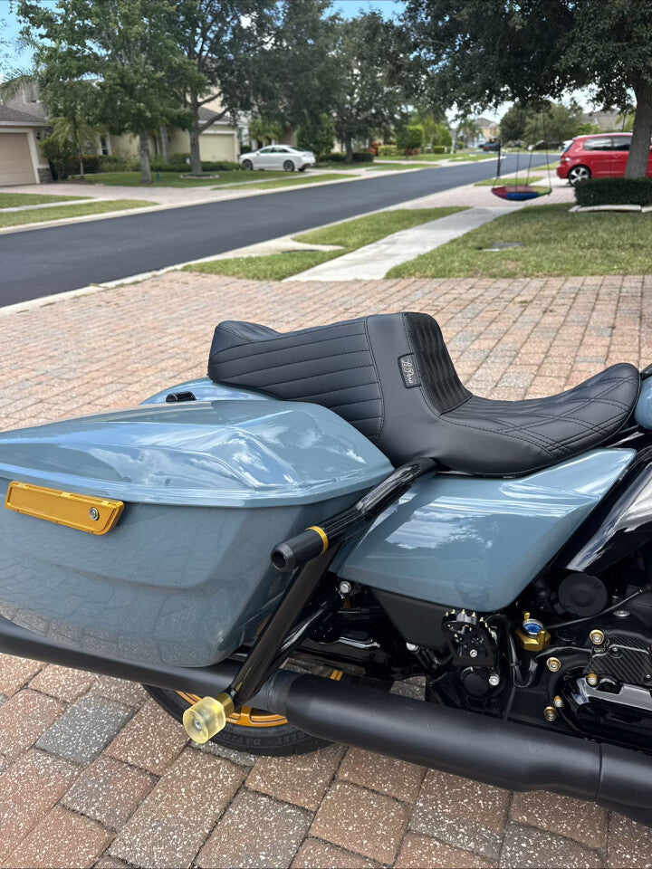 Le Pera Tailwhip Up Front Diamond Seat fits 2023-2025 Harley Touring FLHX FLTR