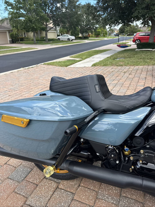 Le Pera Tailwhip Up Front Diamond Seat fits 2023-2025 Harley Touring FLHX FLTR