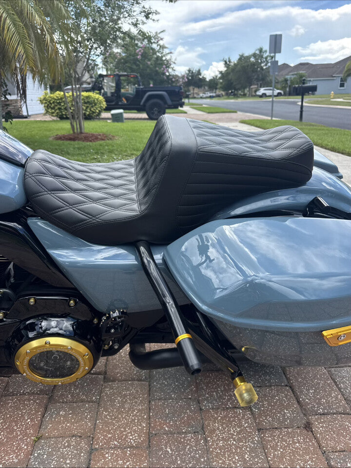 Le Pera Tailwhip Up Front Diamond Seat fits 2023-2025 Harley Touring FLHX FLTR