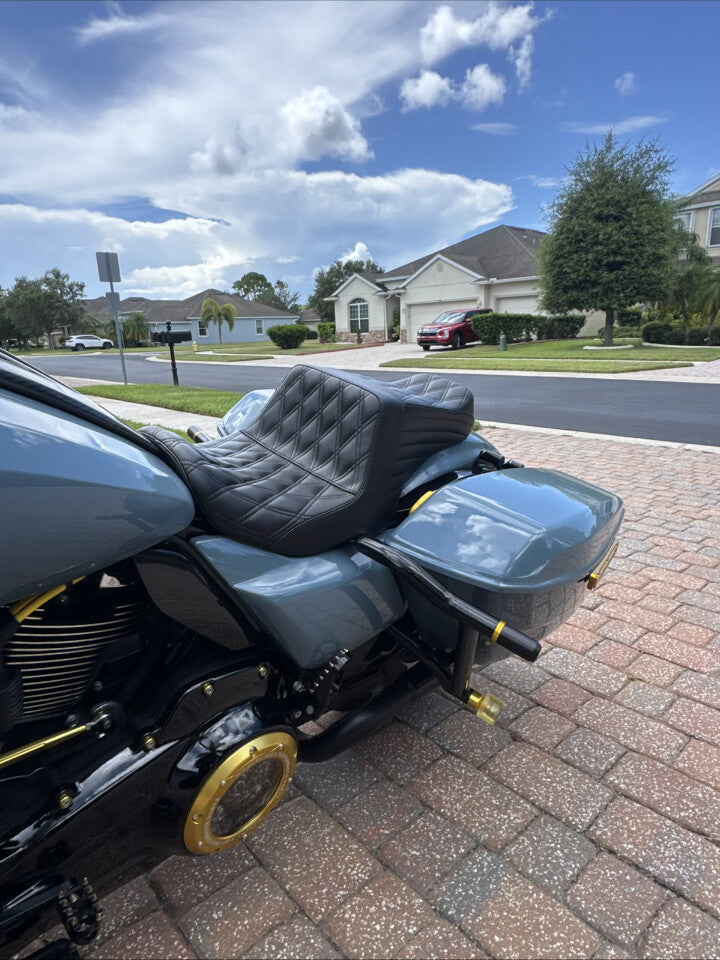 Le Pera Tailwhip Up Front Diamond Seat fits 2023-2025 Harley Touring FLHX FLTR