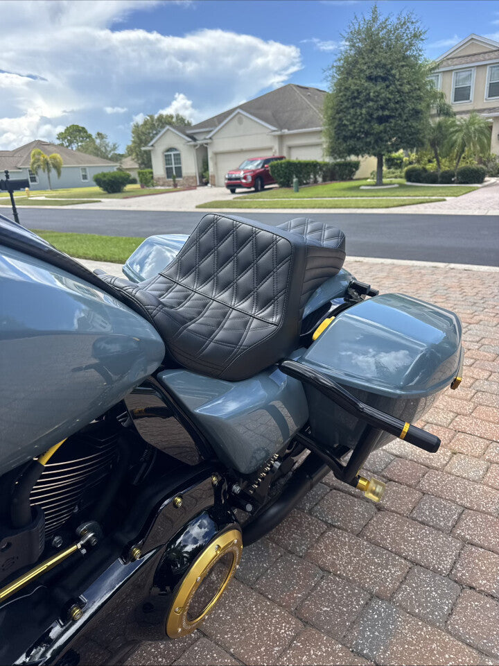 Le Pera Tailwhip Up Front Diamond Seat fits 2023-2025 Harley Touring FLHX FLTR