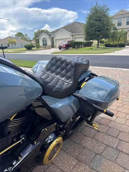 Le Pera Tailwhip Up Front Diamond Seat fits 2023-2025 Harley Touring FLHX FLTR