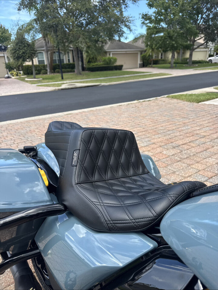 Le Pera Tailwhip Up Front Diamond Seat fits 2023-2025 Harley Touring FLHX FLTR
