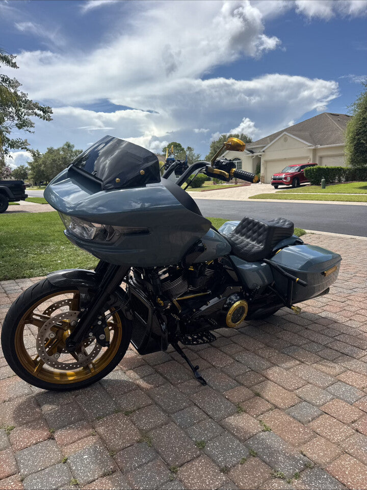 Le Pera Tailwhip Up Front Diamond Seat fits 2023-2025 Harley Touring FLHX FLTR