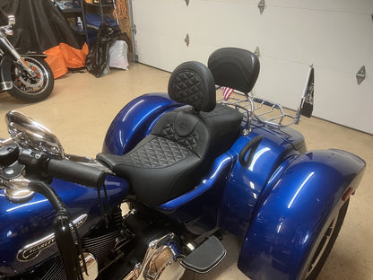 Saddlemen Roadsofa Tri-Gripper Seat & Backrest 2015-2025 Harley Freewheeler RG3