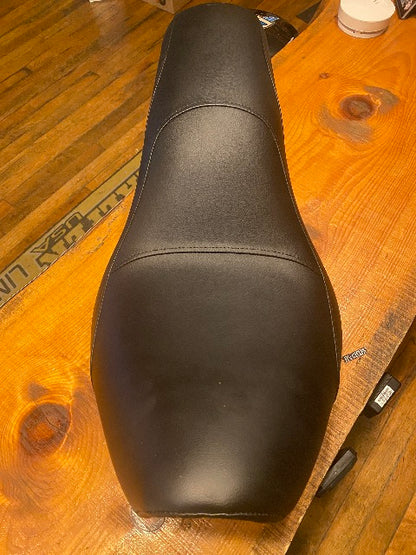 Saddlemen ProfileR Smooth Low Gel Seat fits 2000-06 Harley Softail Fat Boy FXST