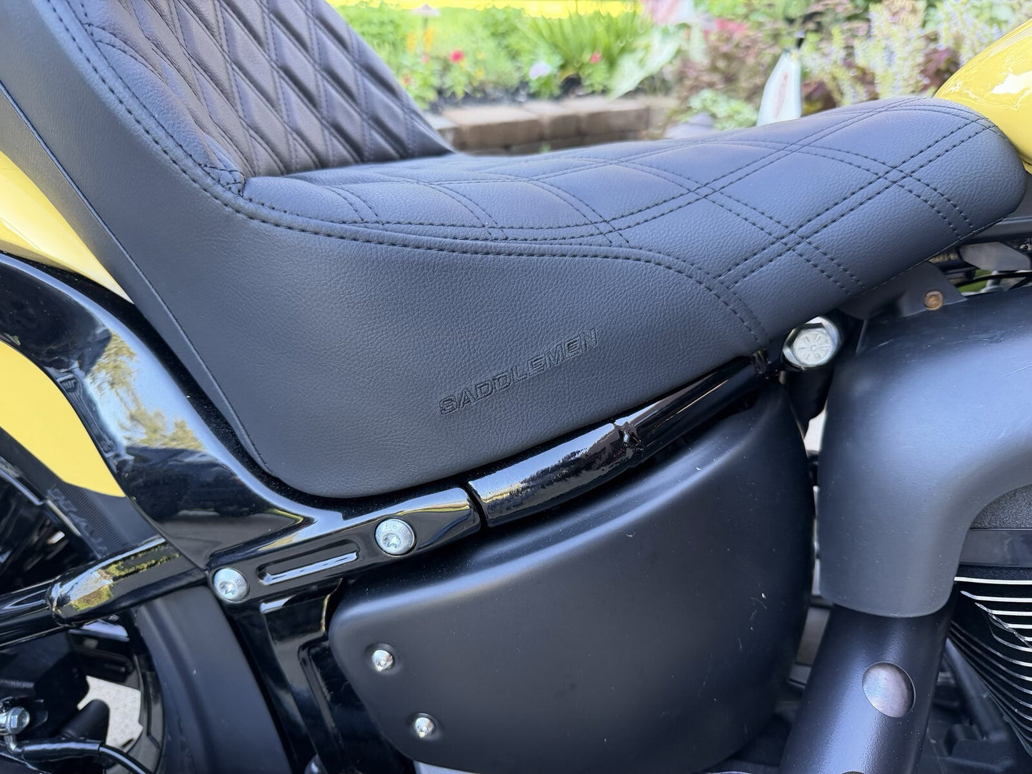 Saddlemen Explorer Lattice Gel Seat & Backrest for 2018-2025 Harley Softail FXBB