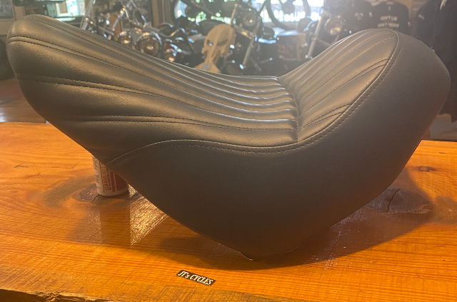 Saddlemen Knuckle Solo Gel Seat for 2018-2025 Harley Softail Breakout Fat Boy