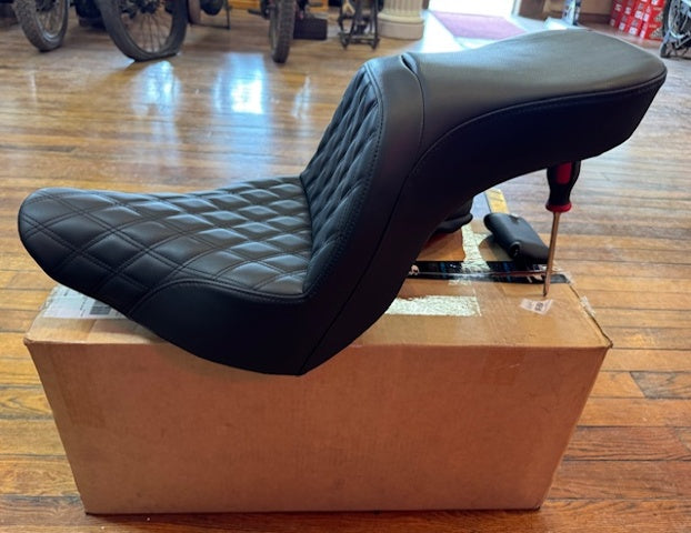 Saddlemen Explorer Lattice Gel Seat 2018-25 Harley Softail Low Rider Sport Glide