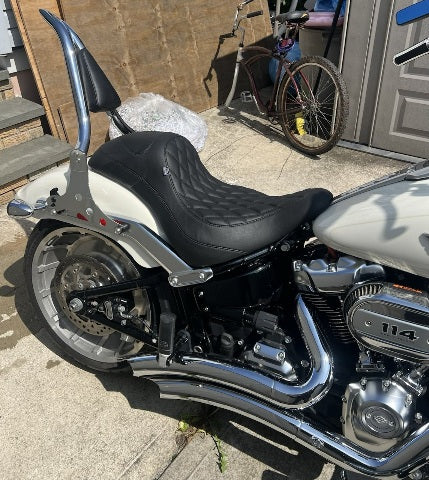 Mustang Extreme Fastback Diamond Seat fits 2018-2023 Harley Softail Fat Boy FLFB