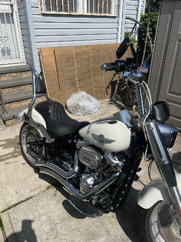 Mustang Extreme Fastback Diamond Seat fits 2018-2023 Harley Softail Fat Boy FLFB