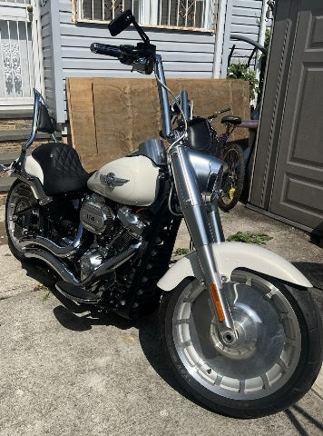 Mustang Extreme Fastback Diamond Seat fits 2018-2023 Harley Softail Fat Boy FLFB