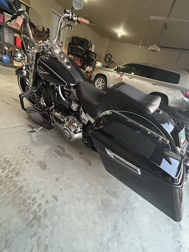 Le Pera Tailwhip Basketweave Stitch Seat fits 2000-2017 Harley Softail FLST FXST