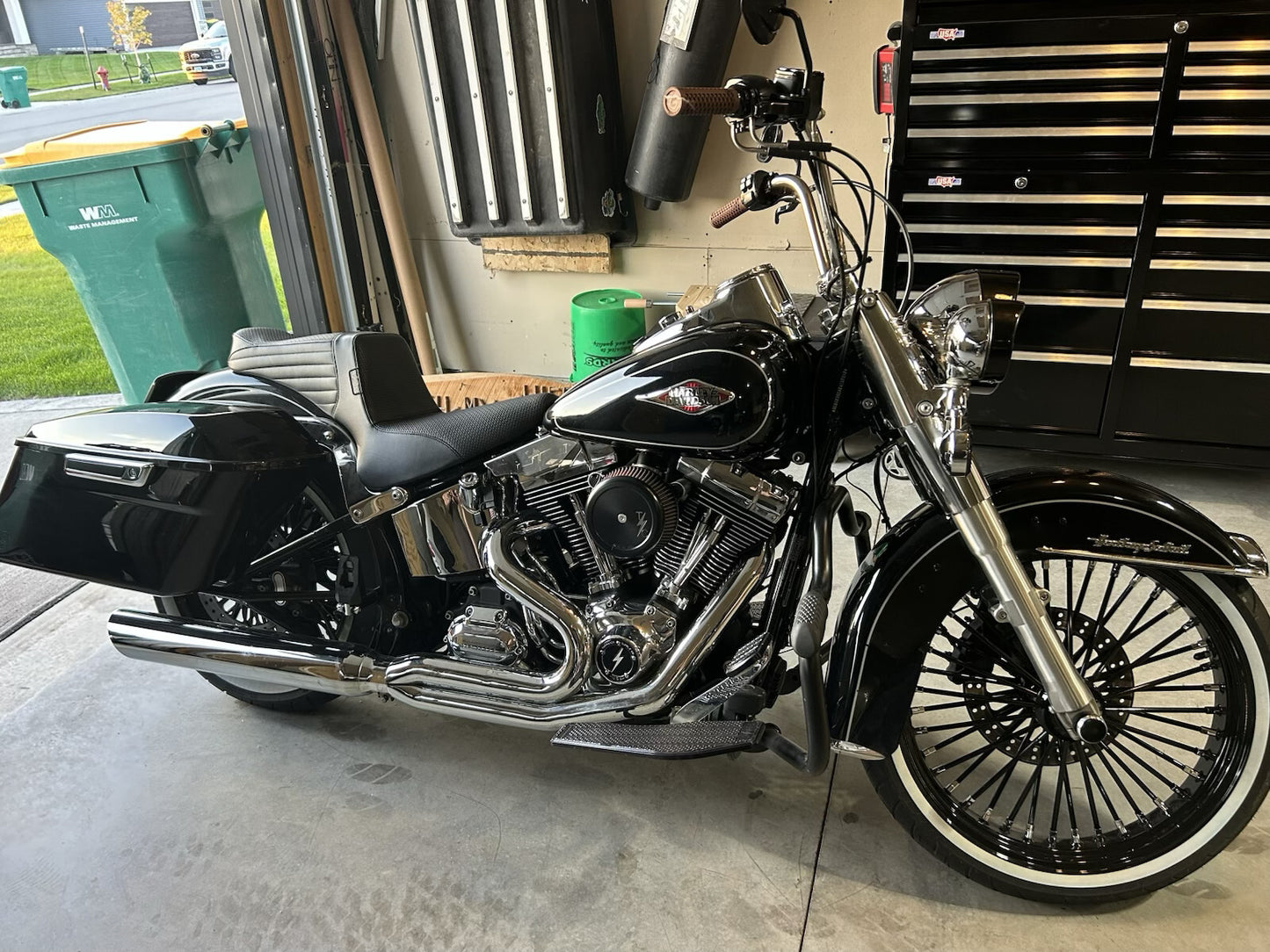 Le Pera Tailwhip Basketweave Stitch Seat fits 2000-2017 Harley Softail FLST FXST