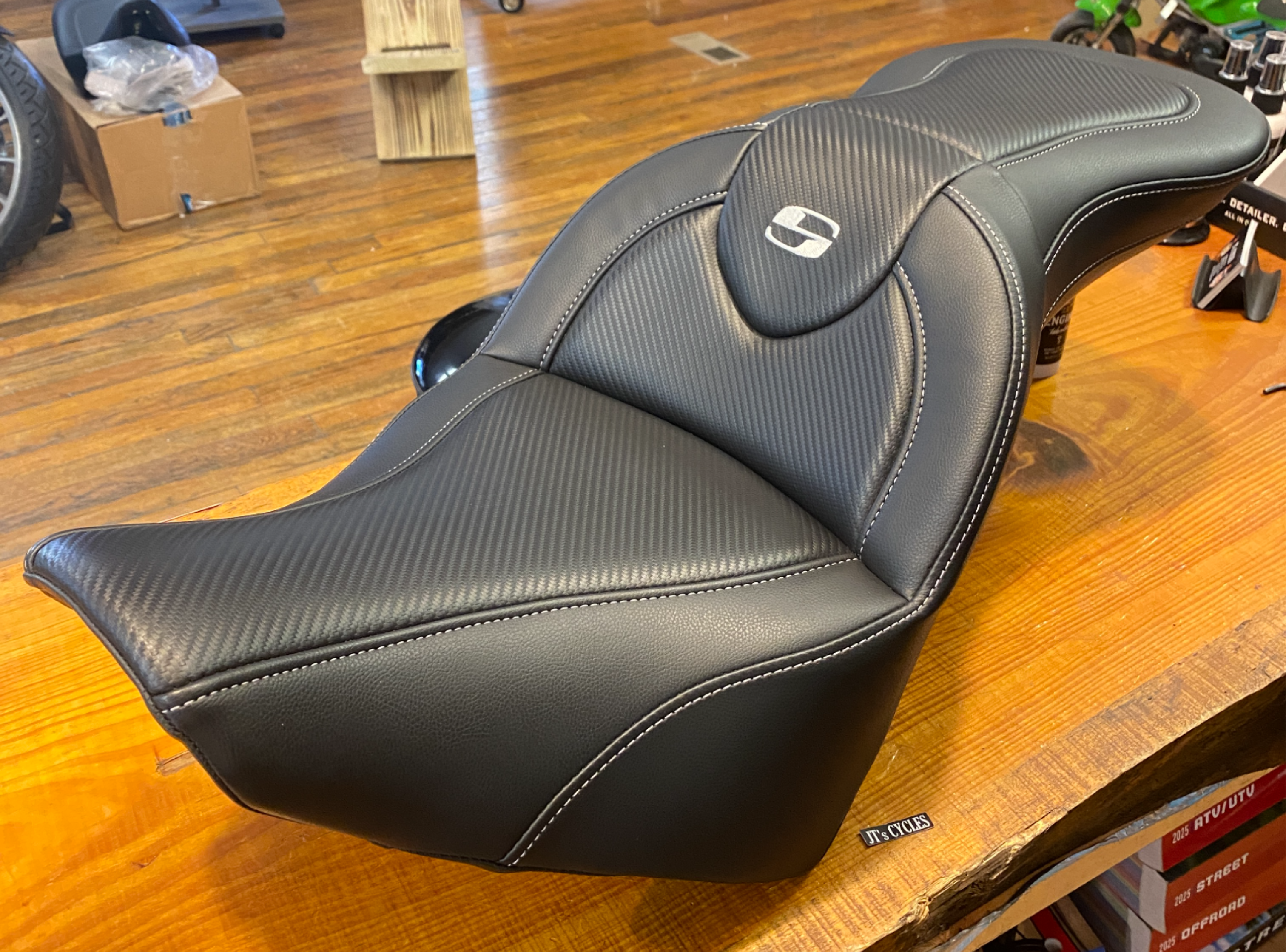 Saddlemen Roadsofa Carbon Fiber Gel Seat for 2018-2025 Harley Softail Heritage
