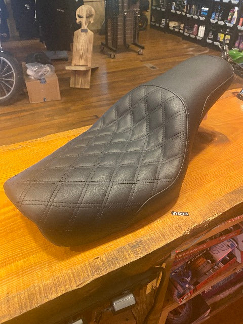 Saddlemen Profiler Lattice Low Seat fits 2004-2005 Harley Davidson Dyna FXD FXDL