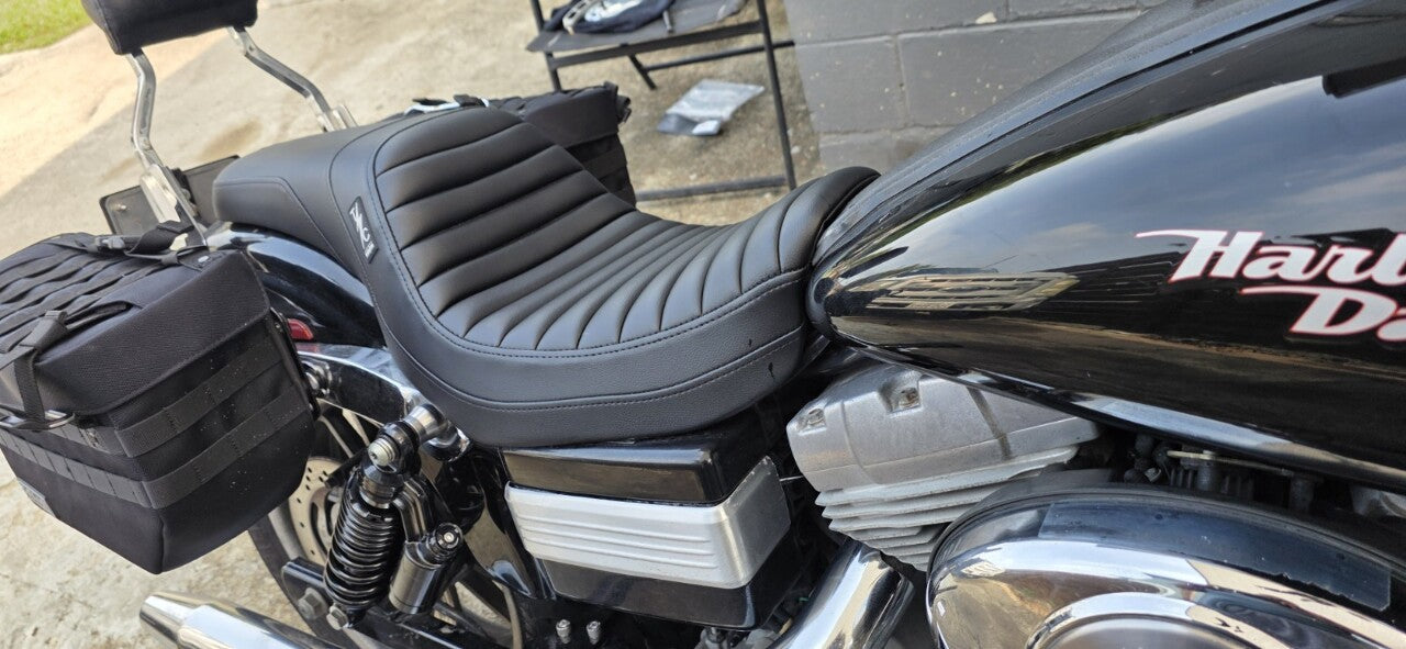 Saddlemen Pro Series Thrashin Tuck n Roll Gel Seat for 2006-2017 Harley Dyna FXD