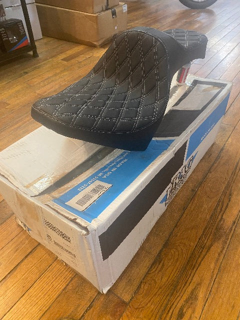 Drag Specialties Predator III  Silver Stitch Seat 2018-2024 Indian Scout Bobber