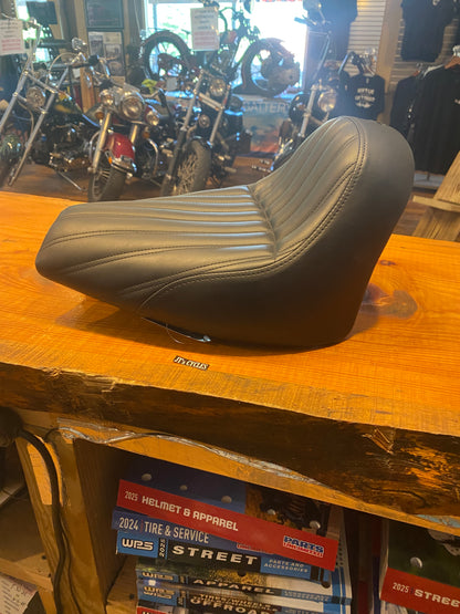 Saddlemen Renegade Knuckle Solo Gel Seat fits 2022-2024 Indian Chief Dark Horse