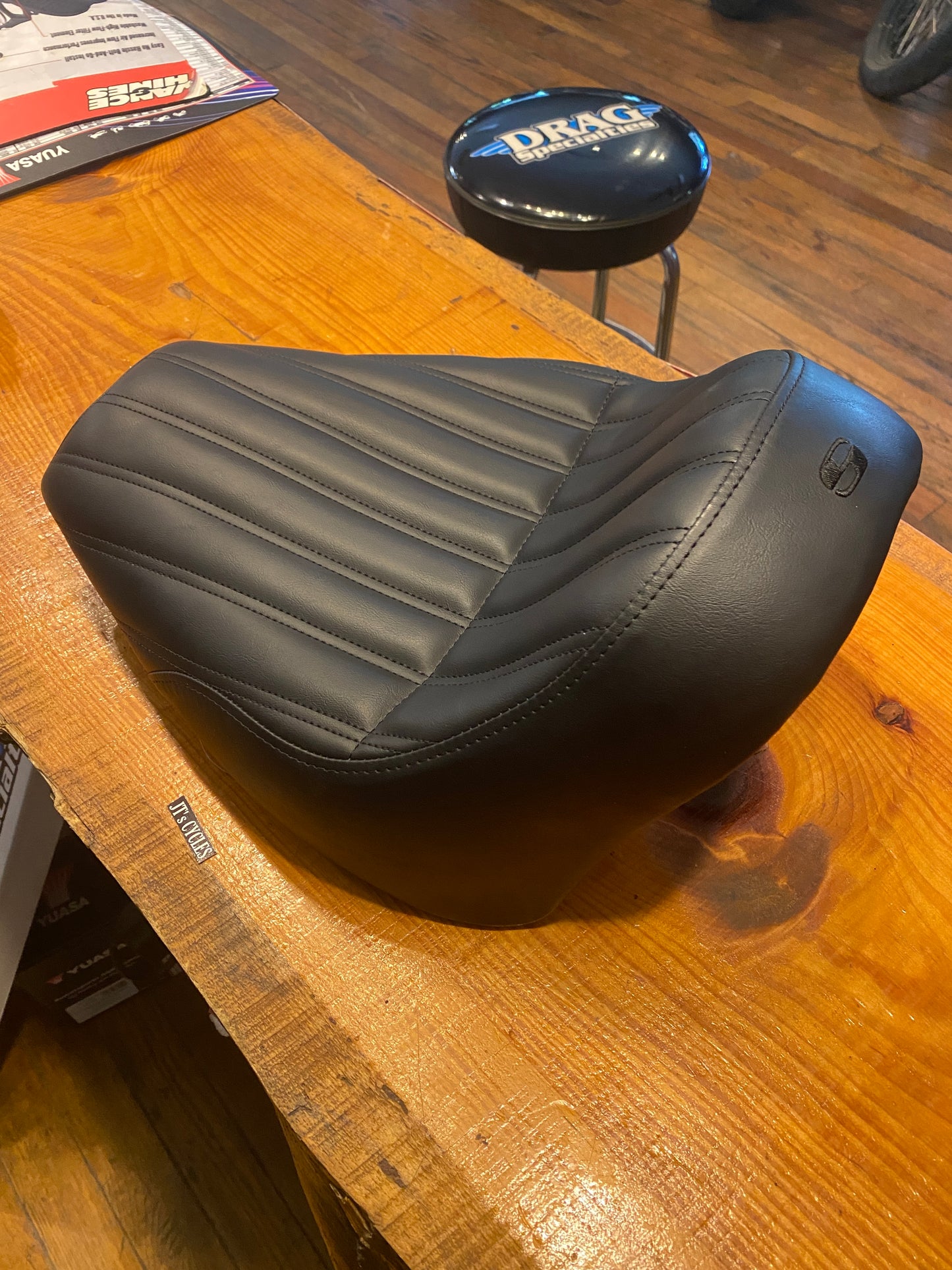 Saddlemen Renegade Knuckle Solo Gel Seat fits 2022-2024 Indian Chief Dark Horse