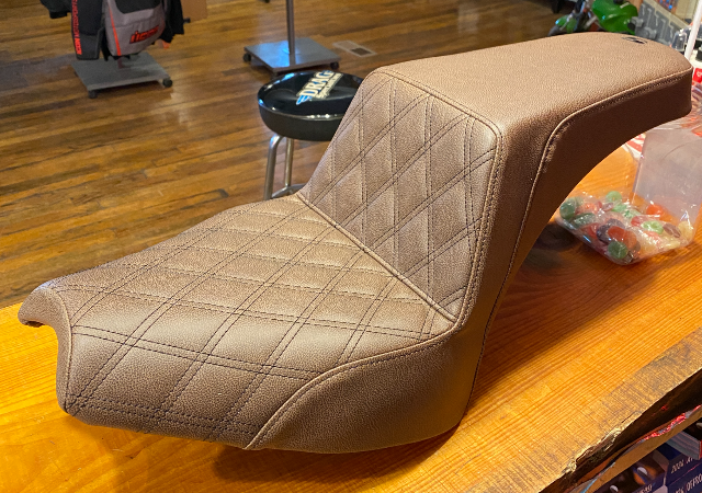 Saddlemen Brown Step Up with Gel Core Seat for 2022-2026 Indian Chief Dark Horse