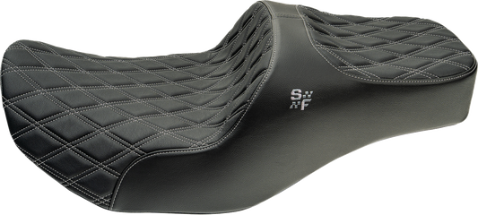 Slyfox Chariot Silver Diamond Stitch Seat for 2023-2026 Harley Road Street Glide