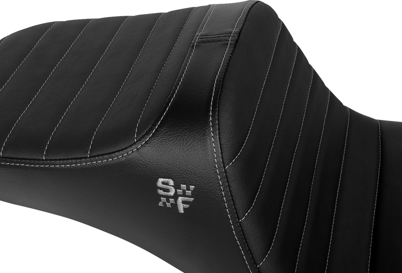 Slyfox Chariot Silver Classic Seat for 2018-2026 Harley Softail Low Rider FLSB