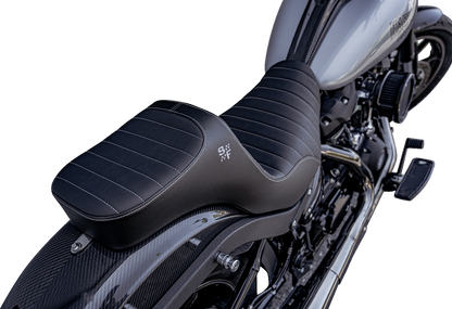 Slyfox Chariot Silver Classic Seat for 2018-2026 Harley Softail Low Rider FLSB