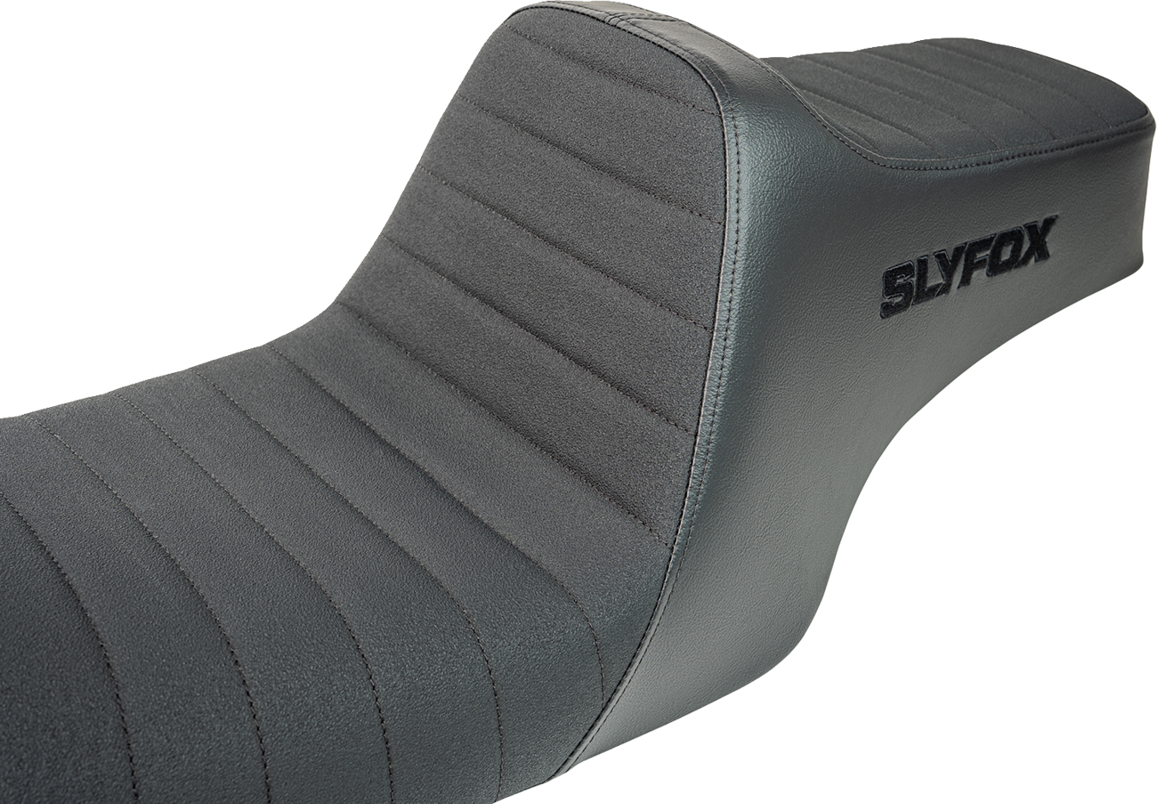 Slyfox Highnoon Classic Stitch Seat fits 1997-2007 Harley Road King FLHX FLHR