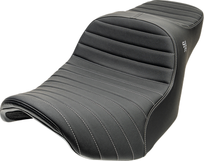Slyfox Chariot Silver Classic Stitch Seat for 2023-2026 Harley Road Street Glide