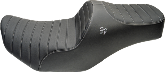Slyfox Chariot Silver Classic Stitch Seat for 2023-2026 Harley Road Street Glide