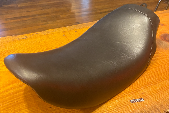Le Pera Bare Bones Smooth Solo Seat for 1996-2003 Harley Dyna Wide Glide LN-003