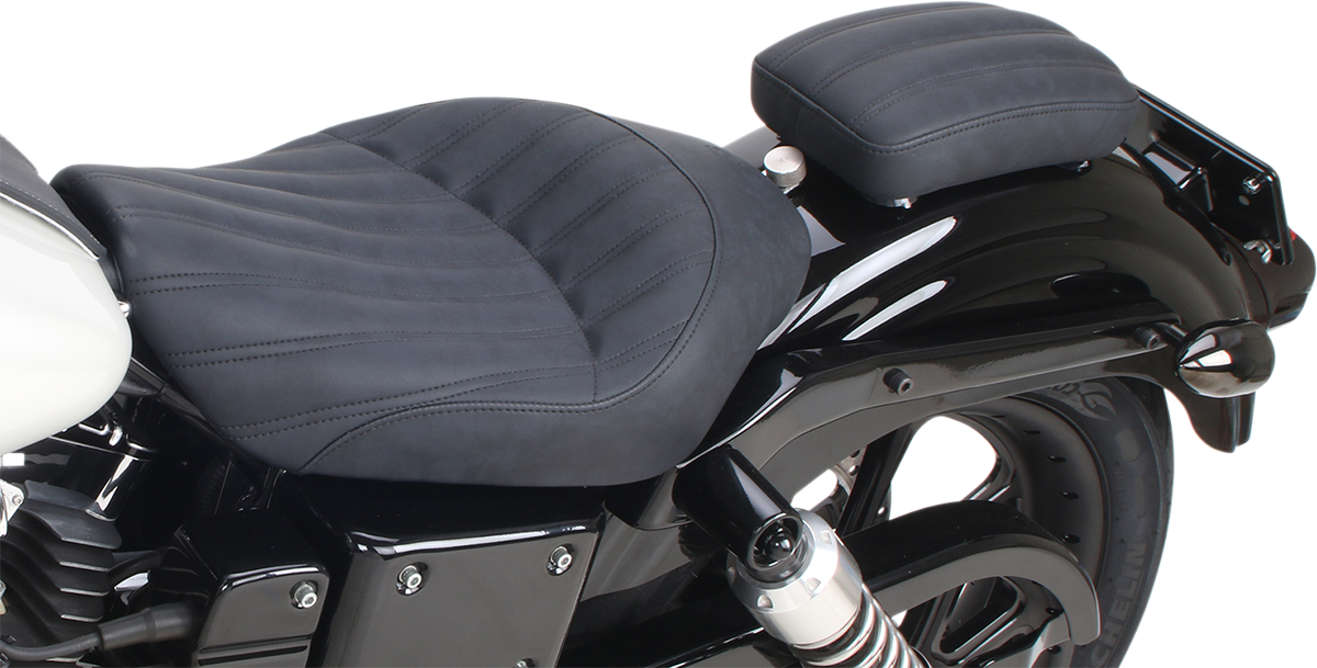 Saddlemen Knuckle 6" Pleated Detachable Rear Pillion Pad for Harley Davidson